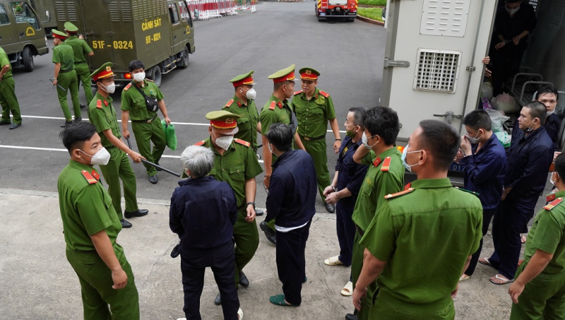 Cho “bác thằng bần” vay tiền đánh bạc bằng… niềm tin