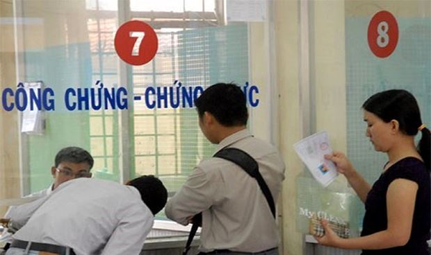 Thủ tục công chứng hợp đồng chuyển nhượng quyền sử dụng đất