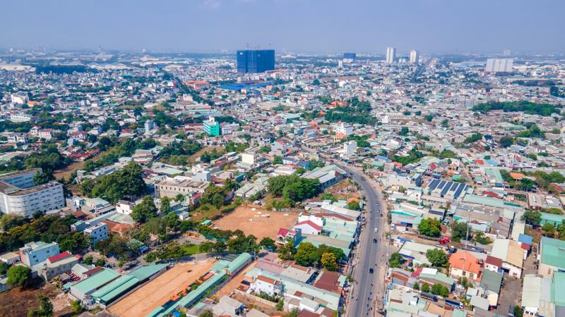 Tranh chấp đất đai là tranh chấp về quyền, nghĩa vụ của người sử dụng đất giữa hai hoặc nhiều bên trong quan hệ đất đai