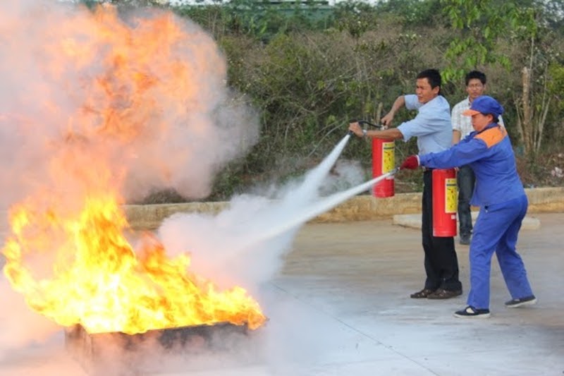 Để được cấp giấy phép phòng cháy chữa cháy, các cơ sở sản xuất kinh doanh có nguy cơ cháy nổ phải tuân thủ các quy định về an toàn phòng cháy chữa cháy